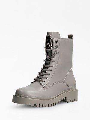 Guess – FL7OLOLEA10-NICKE KOTNÍKOVÁ OBUV