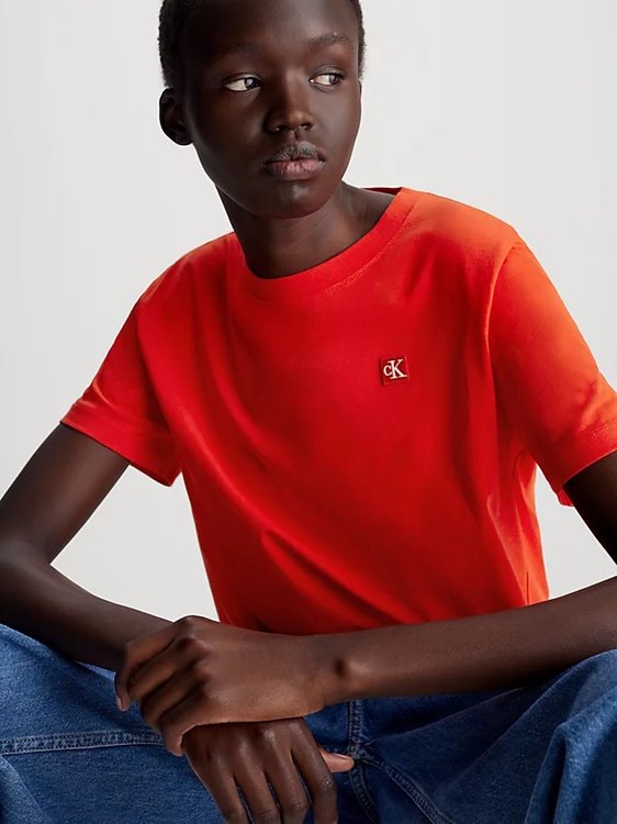 Módní CK Embro Badge triko, Červená barva, 2024