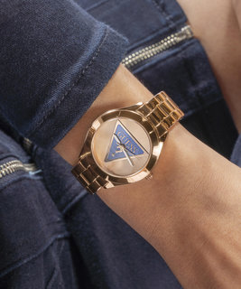 GUESS, Růžové zlato barva Tri Plaque hodinky