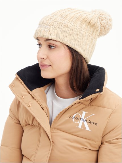 Módní K60K608535-AEB čepice, 2022