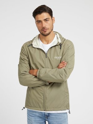 M3GL12WFB42-P87Y BUNDA S KAPUCÍ – GUESS Muži