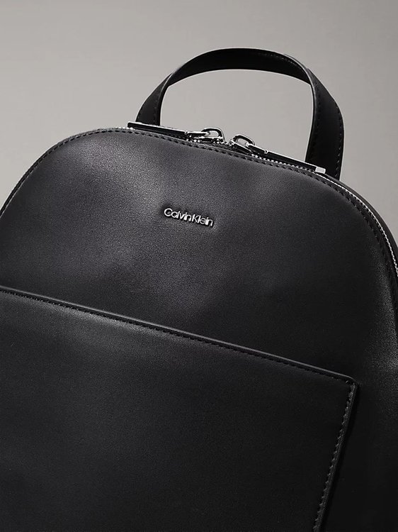 Luxusní CK Must Dome batoh, Černá barva, OS