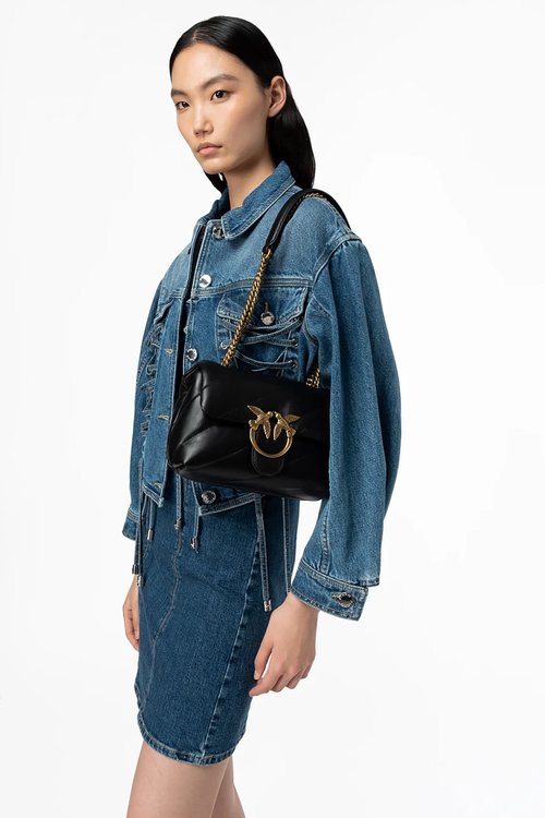 Černá barva, Love Mini Puff kabelka