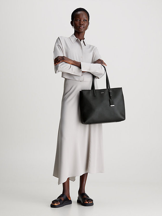 Módní CK Must kabelka, Černá barva, 2024