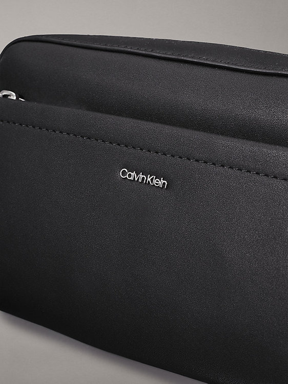 CK Must Convertible crossbody Černá barva Ženy