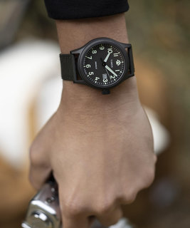 Černá barva, Expedition North hodinky