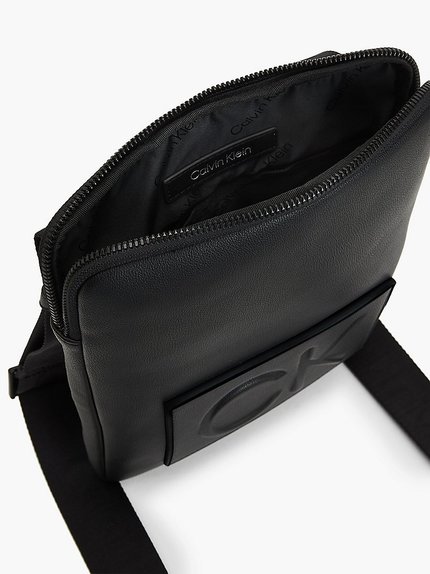 Módní K50K508153-BAX crossbody, 2022