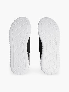 Černá barva, Sporty tenisky