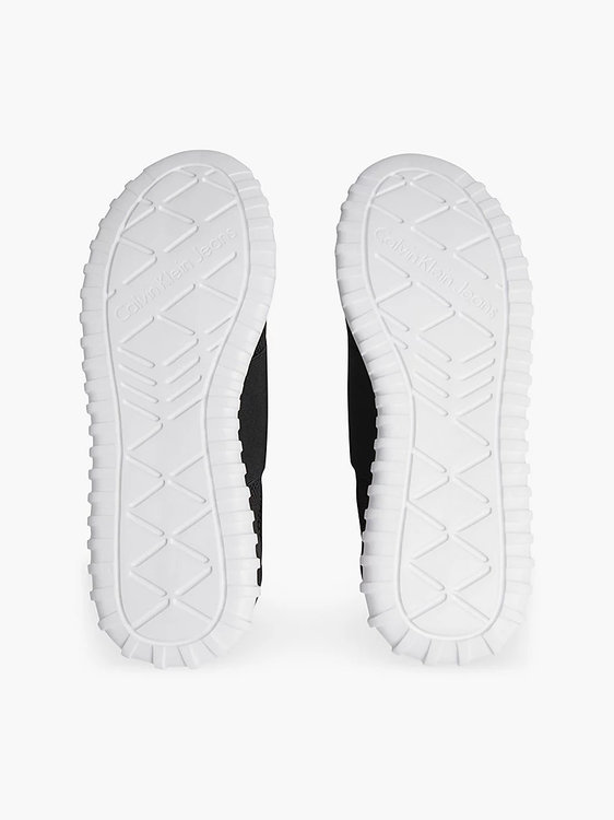 Černá barva, Sporty tenisky