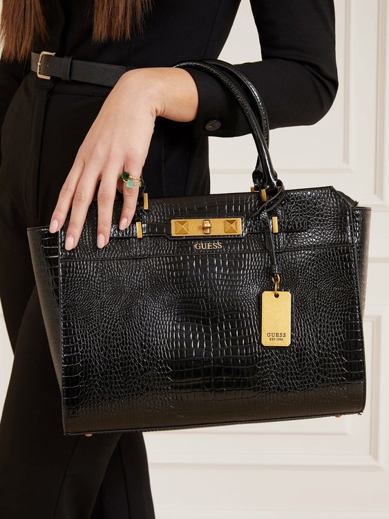 Černá barva, Raffie kabelka