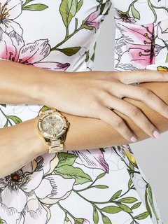 Guess, Zlatá barva Hodinky Lady Frontier