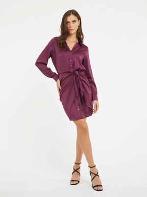 GUESS – Alya šaty, Fialová barva