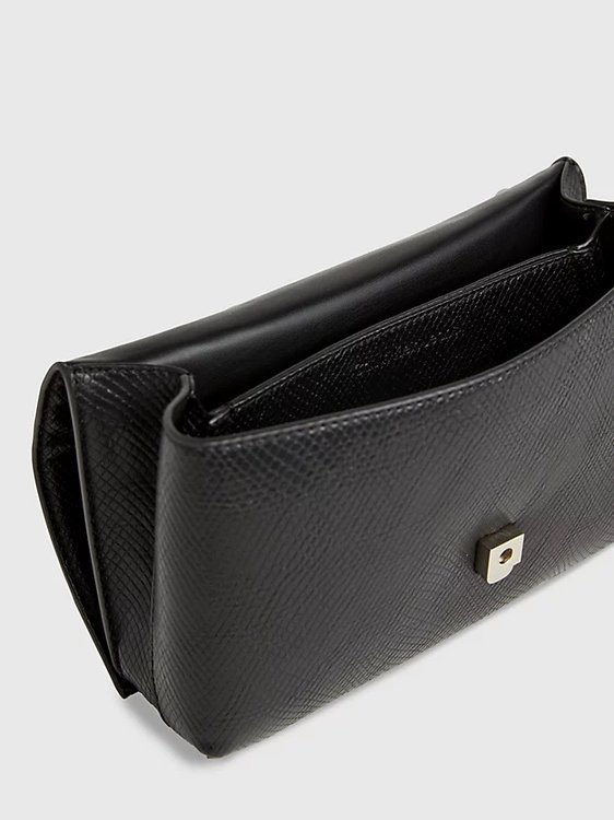 Módní Sculpted Flap kabelka, Černá barva, 2024