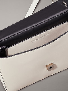 Sculpted crossbody Bílá barva Ženy