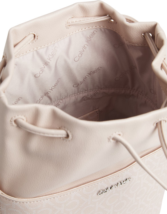 Módní K60K609390-0JV crossbody, 2022