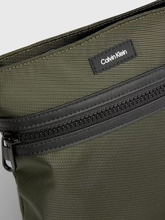 Luxusní CK Essential Flatpac crossbody, Zelená barva, OS