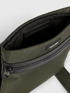 CK Essential Flatpac crossbody Zelená barva Muži