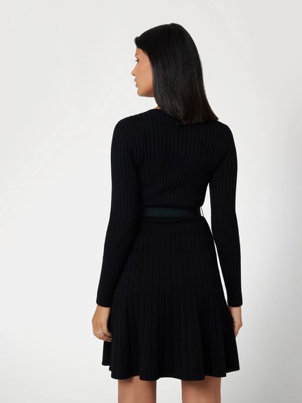 Módní Fit and flare šaty, Černá barva, 2024