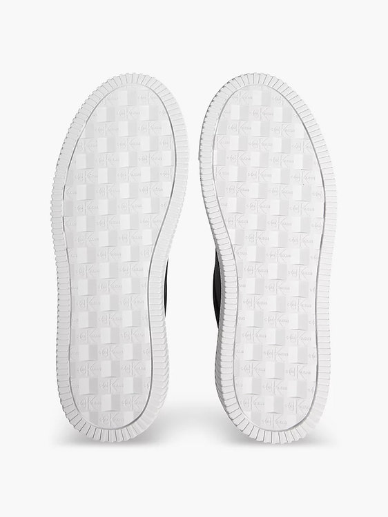 Černá barva, Chunky tenisky