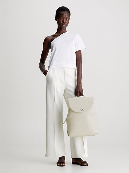 Módní Logo Flap batoh, Krémová barva, 2024