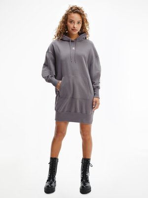 Šedá barva, Two one mikinové šaty