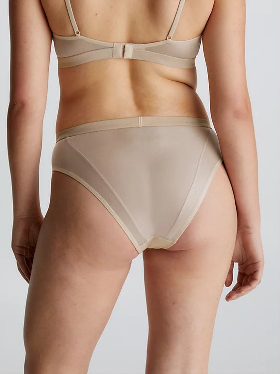 Módní Future Shift Holiday tanga, Krémová barva, 2023