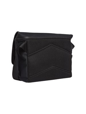 Módní K50K509104-BAX crossbody, 2022