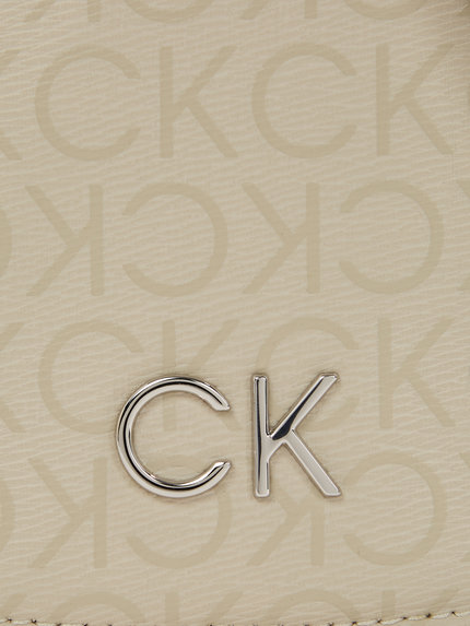 Módní K60K611879-PEA crossbody, 2024