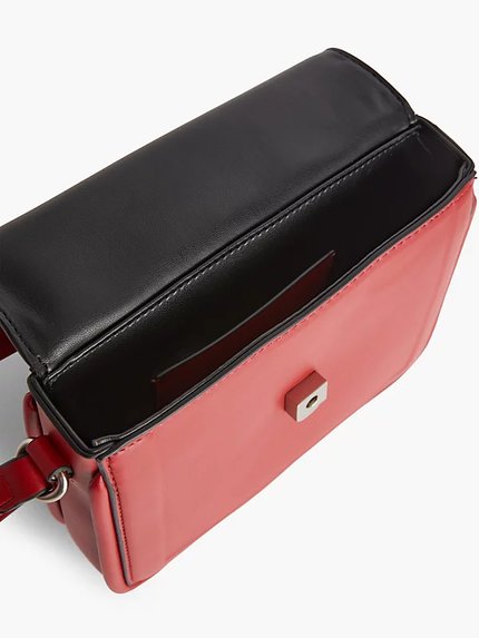 Módní Sculpted kabelka, Červená barva, 2023