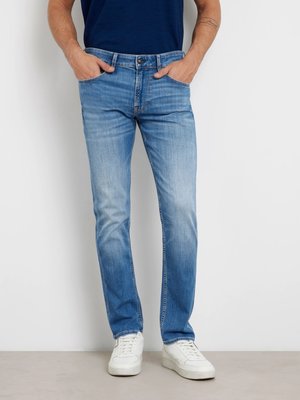 GUESS – Finnley jeans, Modrá barva