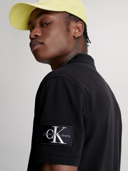 Módní Badge polo, Černá barva, 2024