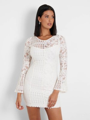 GUESS – Nicki Lace šaty, Bílá barva